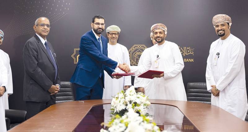 بنك نزوى يوقع اتفاقية مع &laquo;الإسكان العماني&raquo;
