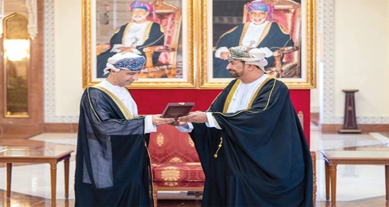 جلالة السلطان يمنح وسام الإشادة السلطانية لعدد من الشخصيات العمانية