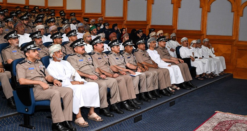 شرطة عمان السلطانية تحتفل بيوم الجمارك العالمي وتطلق المنصة التعليمية الجمركية ودليل المسافر