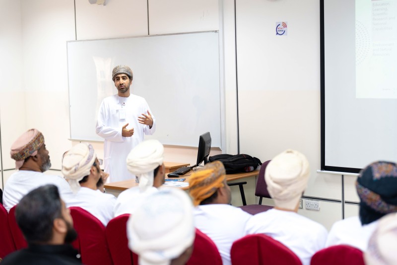 (جامعة التقنية والعلوم التطبيقية)تناقش برامج الدراسات العليا لكلية الهندسة والتكنولوجيا