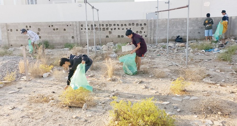 معسكر شبابي تطوعي لتنظيف الأماكن العامة فـي الكامل والوافـي