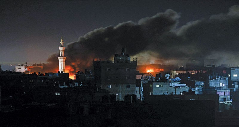 مئات الشهداء والمصابين فـي قصف مكثف وأحزمة نارية على رفح