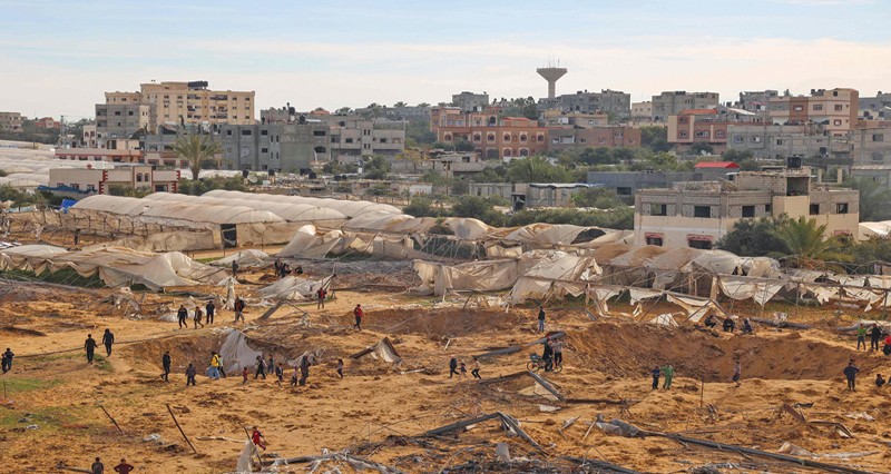 مئات الشهداء والمصابين فـي قصف مكثف وأحزمة نارية على رفح