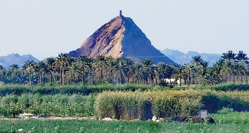 جبل على شكل هرم بولاية القابل