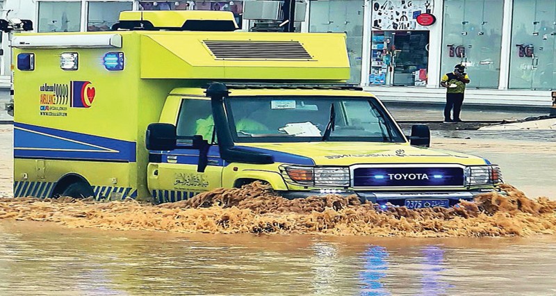 أمطار غزيرة وجريان الأودية والشعاب وتساقط حبات البرد