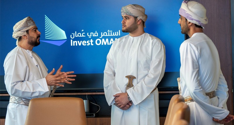 بلعرب بن هيثم يطلع على خدمات &laquo;استثمر فـي عمان&raquo; وجهود جذب الاستثمارات الأجنبية