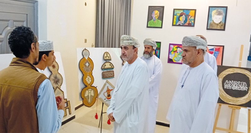 &laquo;نهار ساطع&raquo; معرض تشكيلي بوادي السحتن بالرستاق