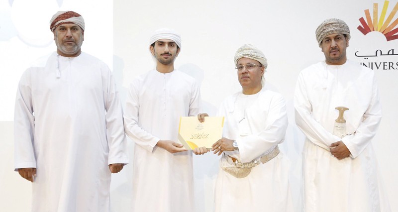 تكريم 82 طالبا مجيدا بتعليمية البريمي