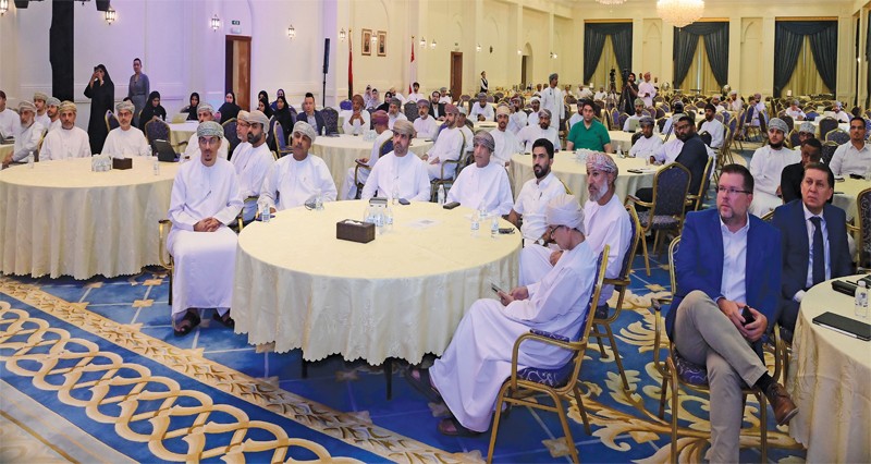 الملتقى الأول للمشاريع الإنمائية يستعرض المناقصات التنموية والخدمية المطروحة خلال العام الحالي