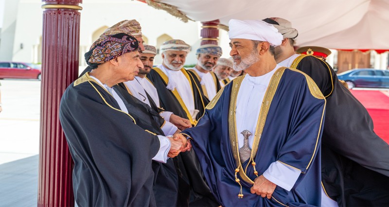 جلالة السلطان وأمير الكويت يستعرضان العلاقات الأخوية التاريخية الراسخة