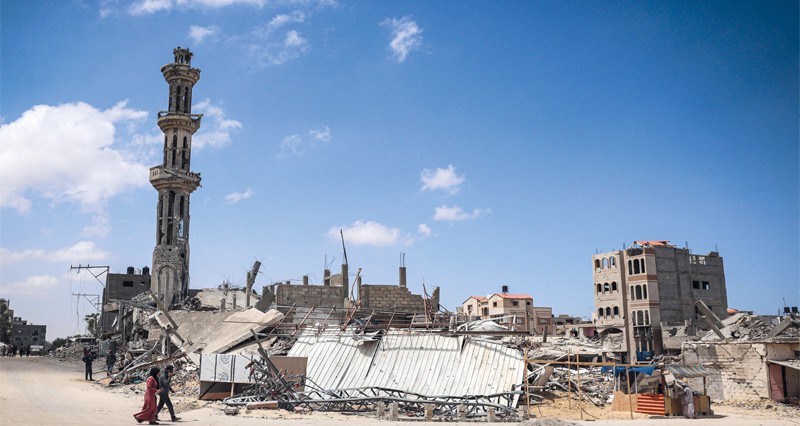 إسرائيل تشن سلسلة غارات على غزة تخلف شهداء وجرحى .. واعتقالات بالضفة