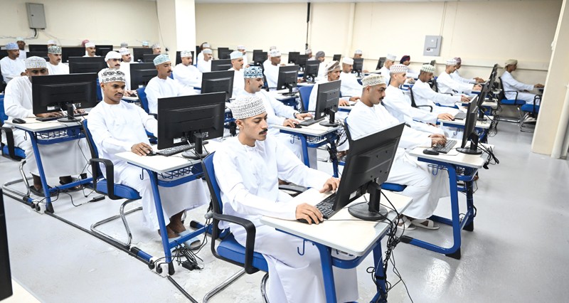 الشرطة توظف دفعة جديدة من أصحاب التخصصات الفنية