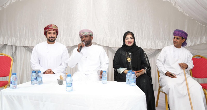 أمسية شعرية فـي حب الوطن والسلطان بالمصنعة