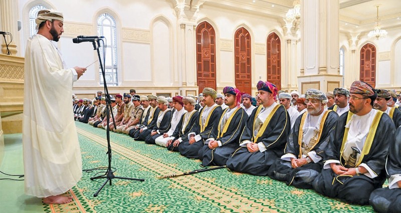 أهازيج ورقصات شعبية واستعراضات لفنون الخيل ومسابقات ترفيهية احتفاء بعيد الأضحى المبارك