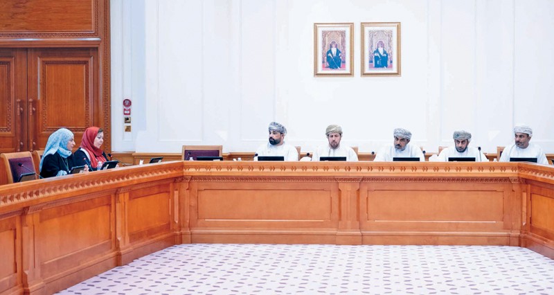 استعراض مبادرات تعليمية للمختصين العمانيين بالشورى