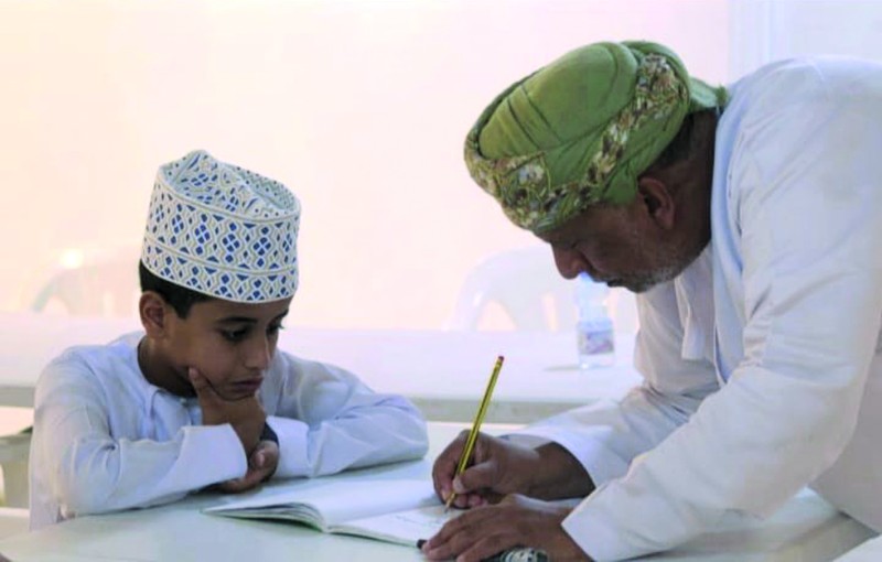 حلقة لتعليم فنون الخط بالمصنعة