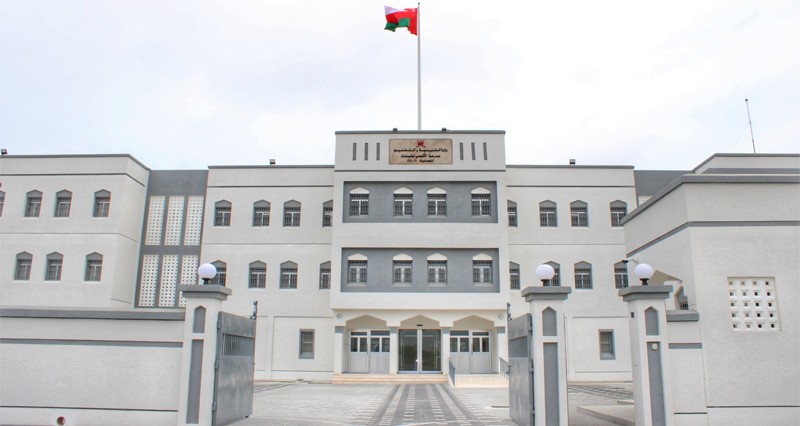 استلام المبنى الجديد لمدرسة الأقصى للتعليم الأساسي بالسويق