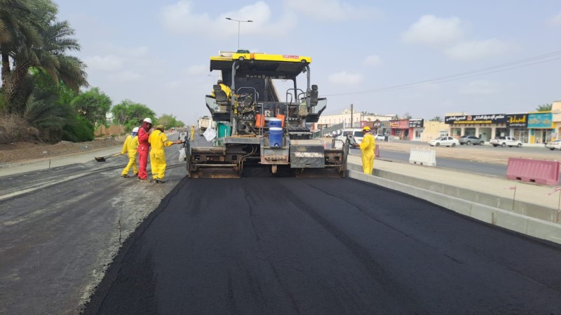 تنفيذ رصف الطرق باستخدام الأسفلت المعدل بالمطاط