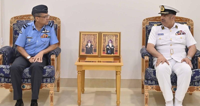 سلطنة عمان والهند تناقشان الموضوعات العسكرية والتدريبية