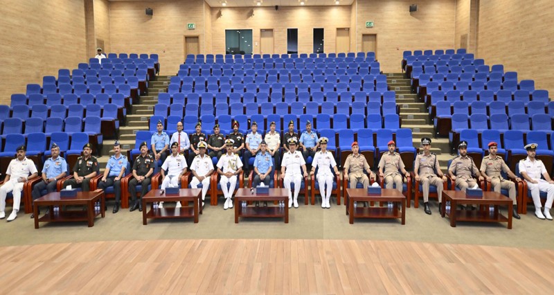 سلطنة عمان والهند تناقشان الموضوعات العسكرية والتدريبية