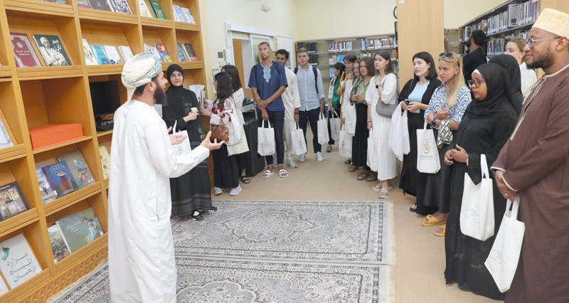 27 طالبا وطالبة يلتحقون للدراسة بمعهد السلطان قابوس لتعليم اللغة العربية للناطقين بغيرها