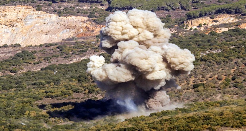 لبنان: حزب الله يعلن استهداف قاعدة بالمسيرات والجيش الإسرائيلي يفجّر منازل فـي الجنوب