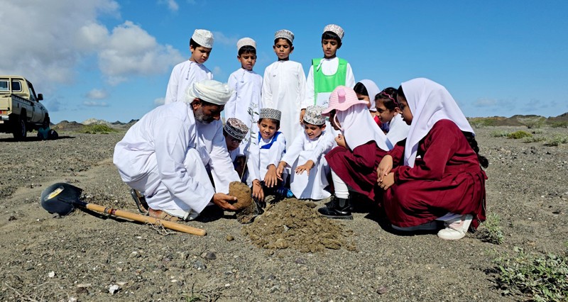 زراعة أكثر من ألفي شجرة برية بجنوب الشرقية