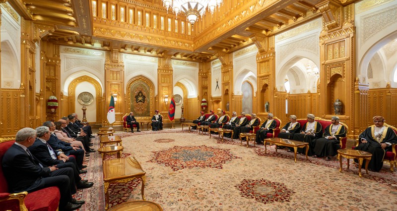 جلالة السلطان والرئيس الجزائري يستعرضان مجالات التعاون بما يسهم فـي فتح آفاق جديدة من الشراكة والاستثمار