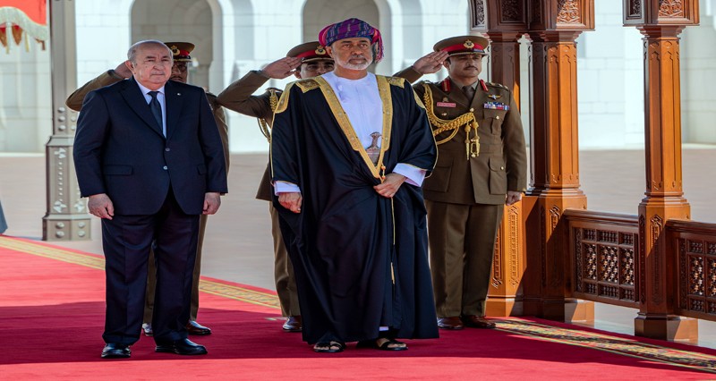 جلالة السلطان والرئيس الجزائري يستعرضان مجالات التعاون بما يسهم فـي فتح آفاق جديدة من الشراكة والاستثمار