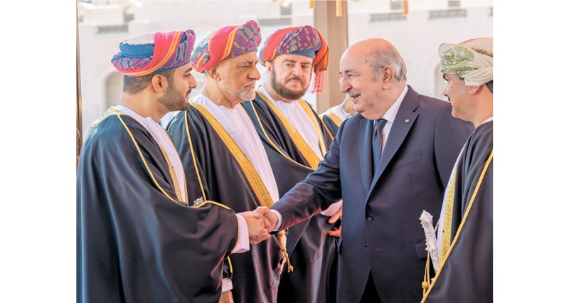 جلالة السلطان والرئيس الجزائري يستعرضان مجالات التعاون بما يسهم فـي فتح آفاق جديدة من الشراكة والاستثمار