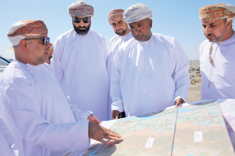 وزير الإسكان والتخطيط العمراني يناقش مخطط عبري الهيكلي