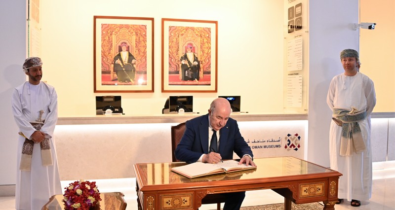 الرئيس الجزائري يزور المتحف الوطني