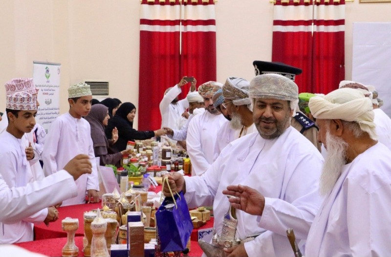 بهلاء تحتفل بيوم الزراعة العماني