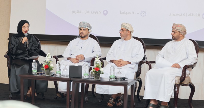 الثقافة والرياضة والشباب تنظم حلقة الشعر الشعبي العماني