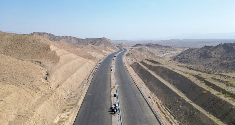 تنفيذ حزمة من المشروعات الطموحة وفق استراتيجية تنموية مستدامة بمحافظة جنوب الشرقية