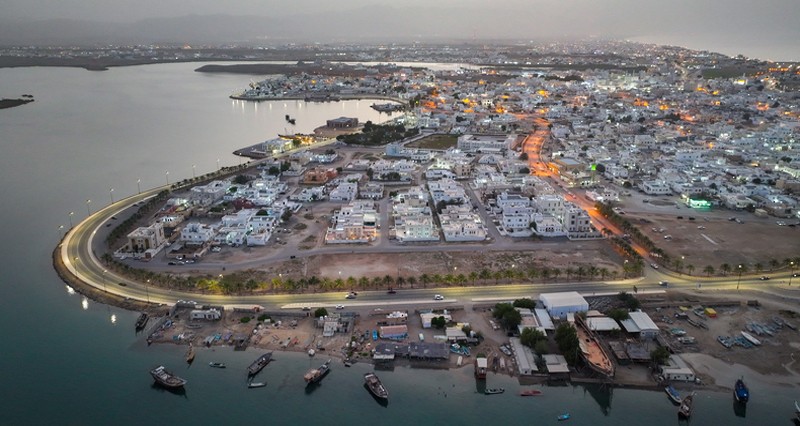 تنفيذ حزمة من المشروعات الطموحة وفق استراتيجية تنموية مستدامة بمحافظة جنوب الشرقية