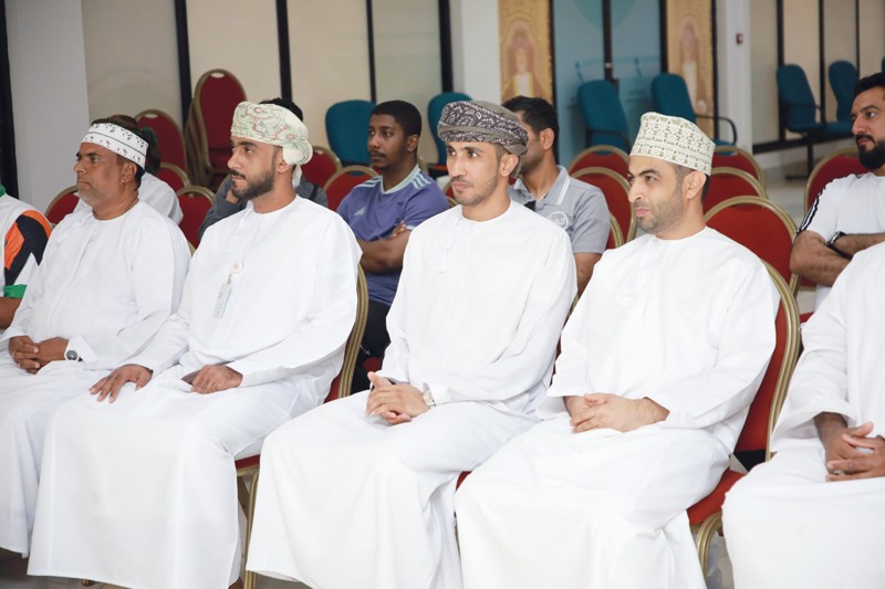 حلقة حول الإسعافات الأولية واستخدام جهاز مزيل الرجفان