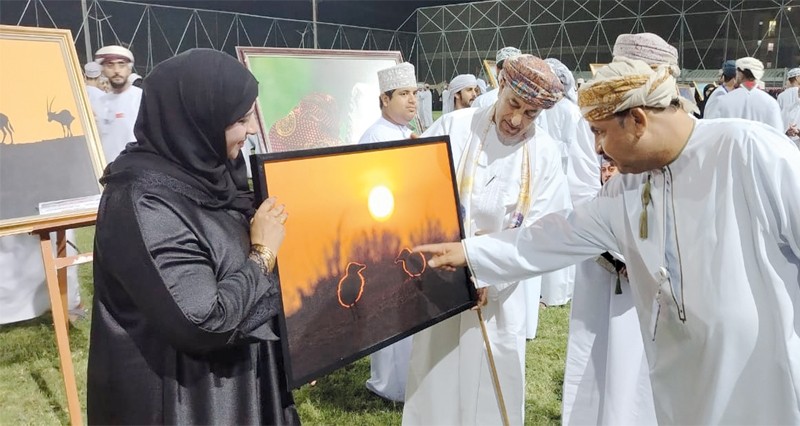 هنا عمان .. معرض يجسد الهوية العمانية بجامعة التقنية بإبراء