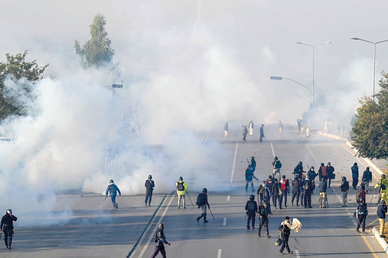 باكستان: مواجهات مع متظاهرين مؤيدين لعمران خان ومقتل 4 من الأمن