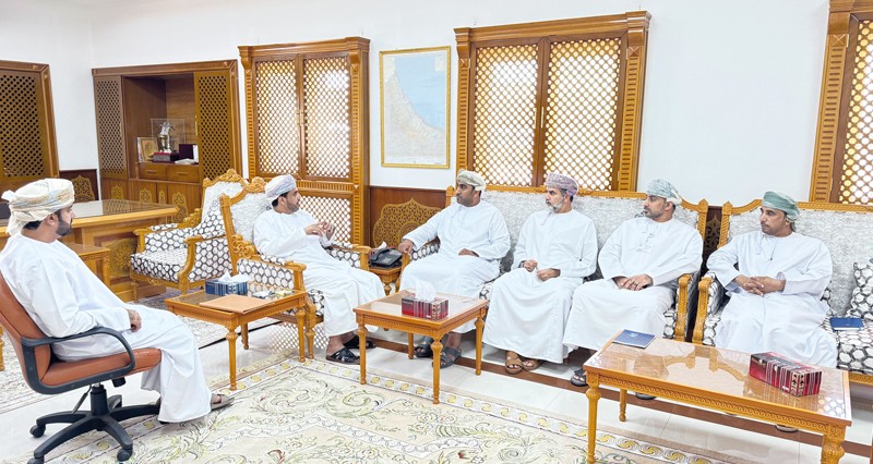 مناقشة عدد من المبادرات الاقتصادية فـي السويق