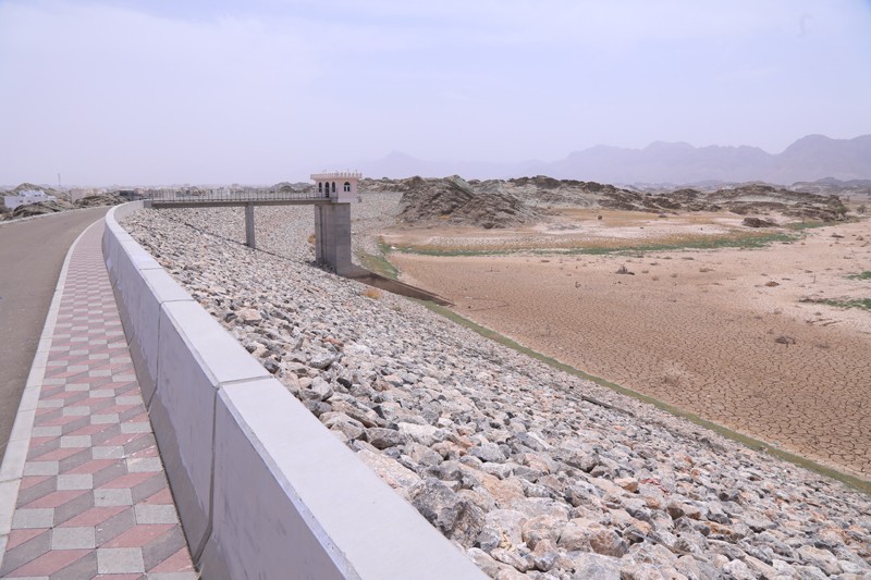 السدود المائية تعزز استدامة المياه وتدعم الأنشطة الزراعية عبر رفع منسوب الأفلاج والآبار