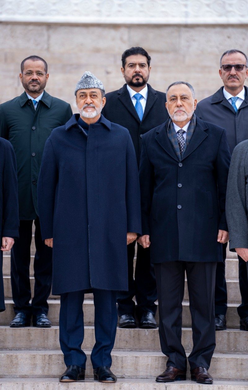 جلالة السلطان يزور ضريح أتاتورك ومكتبة الأمة بأنقرة