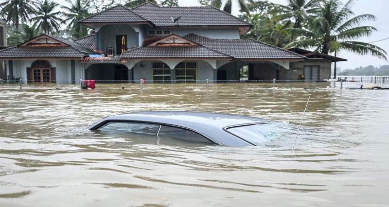 إجلاء أكثر من 122 ألفا جراء الفيضانات فـي ماليزيا