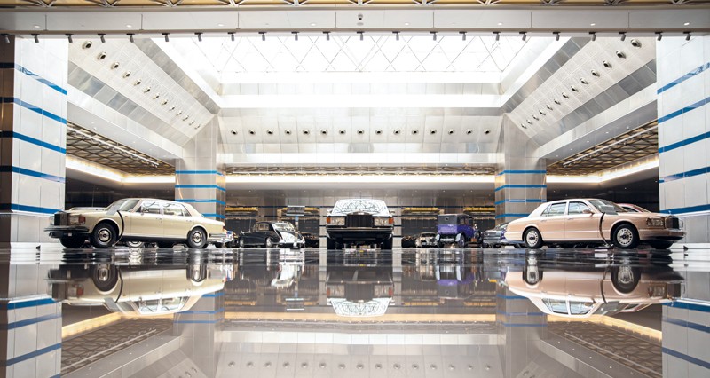 بتكليف سام.. بلعرب بن هيثم يفتتح متحف السيارات السلطانية