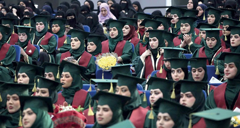 جامعة ظفار تحتفل بتخريج 706 خريجين وخريجات من الدفعة العشرين