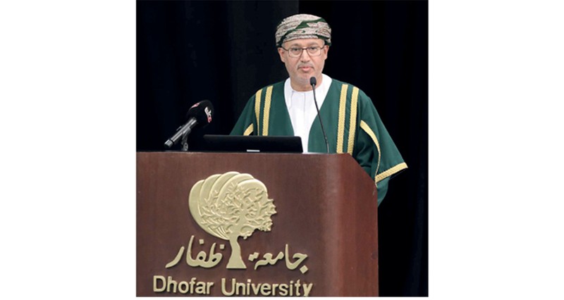 جامعة ظفار تحتفل بتخريج 706 خريجين وخريجات من الدفعة العشرين