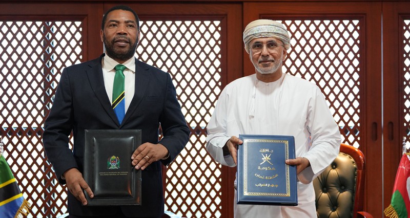 سلطنة عمان وتنزانيا توقعان على اتفاقية إزالة الازدواج الضريبي