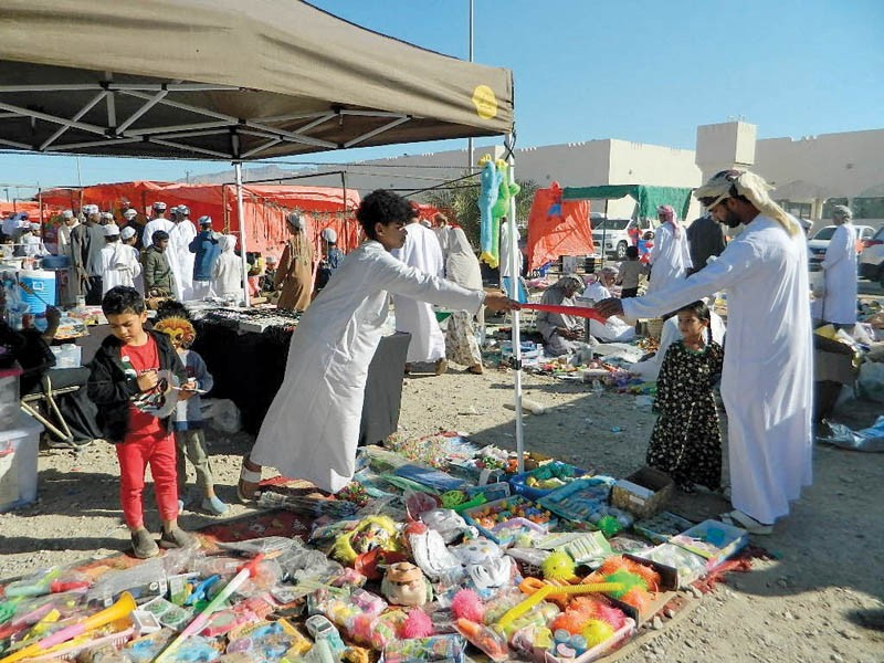 إقبال كبير على هبطة السابع من رجب بسوق جعلان بني بو حسن