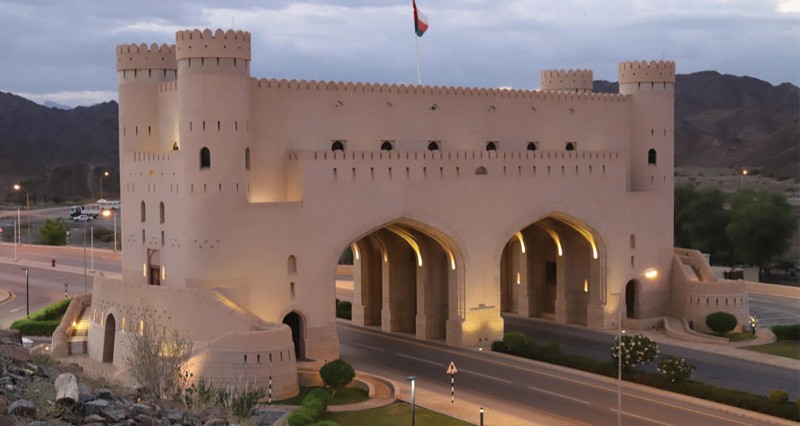 35 مصورا يضيئون رواق بوابة بهلاء بتفاصيل الدهشة والجمال فـي معرض &laquo;سور&raquo;