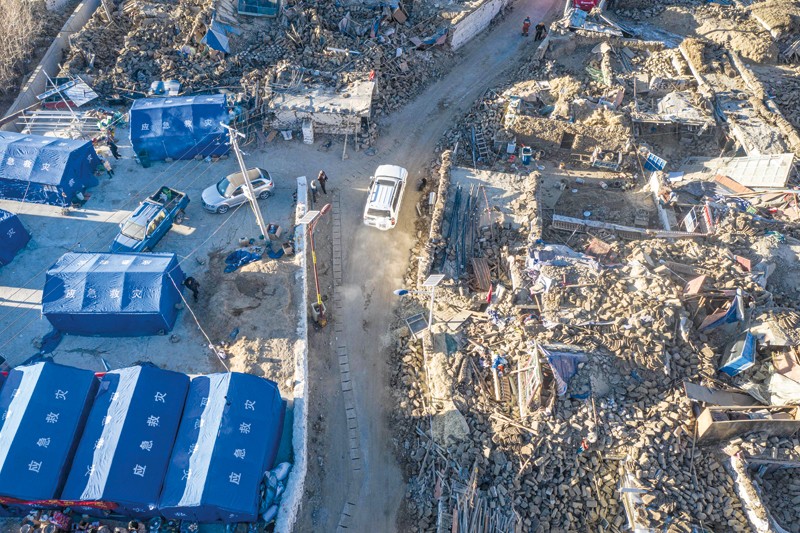 زلزال التبت: محاولات لإنقاذ ناجين وسط دمار هائل وبرد قارس